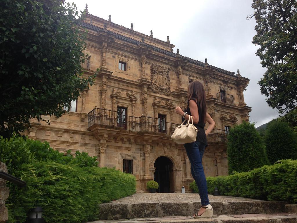 Posada De Villacarriedo ภายนอก รูปภาพ
