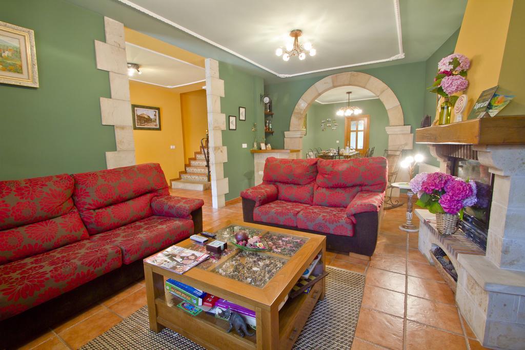 Posada De Villacarriedo ภายนอก รูปภาพ