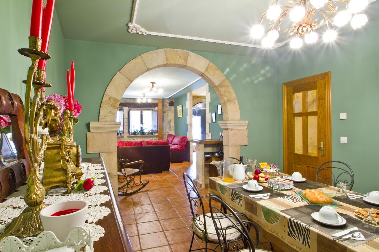 Posada De Villacarriedo ภายนอก รูปภาพ