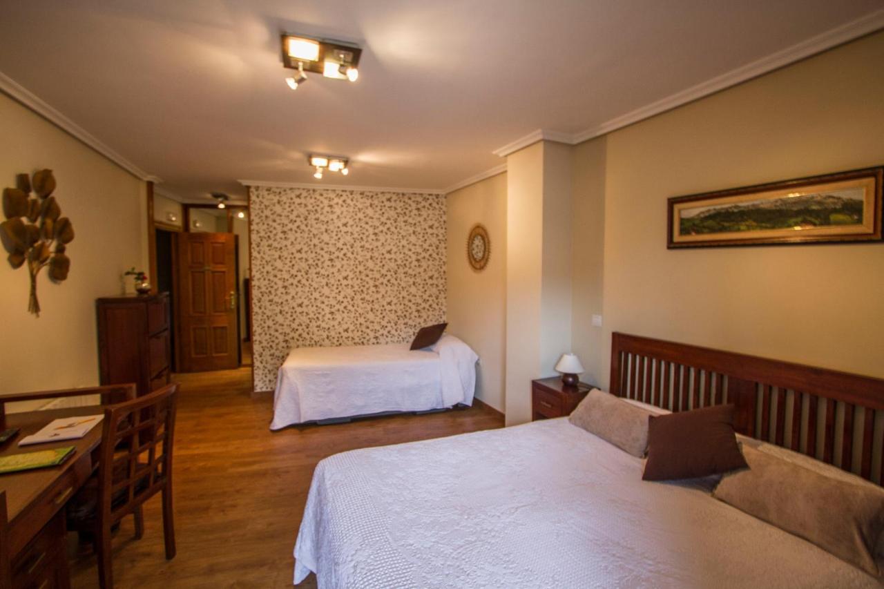 Posada De Villacarriedo ภายนอก รูปภาพ