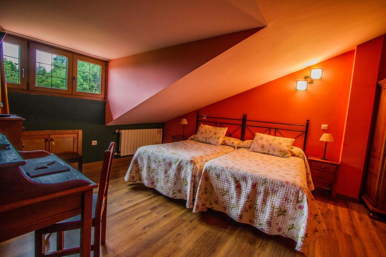 Posada De Villacarriedo ภายนอก รูปภาพ